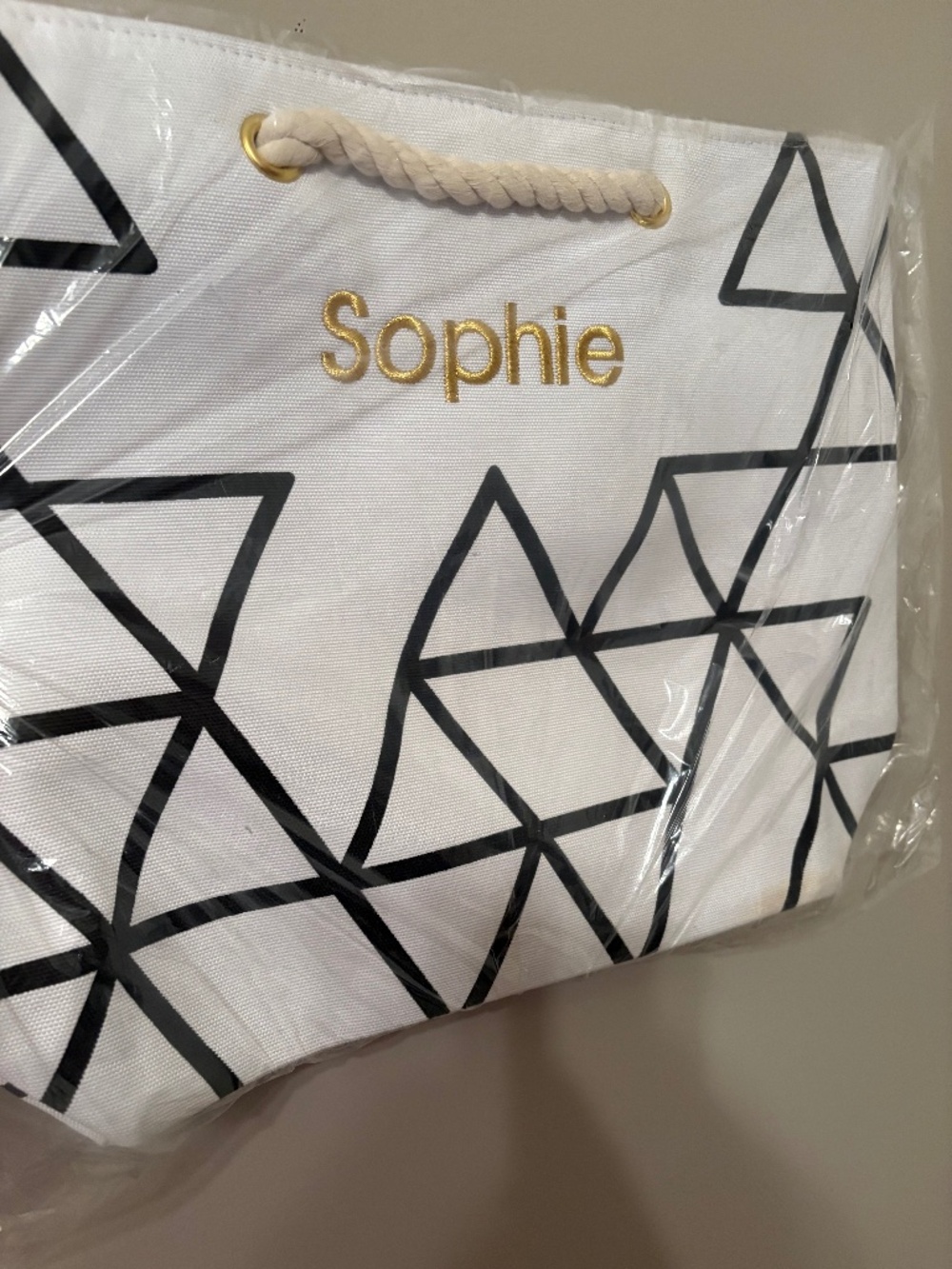 NWT black and white triangle pattern tote- SOPHIE